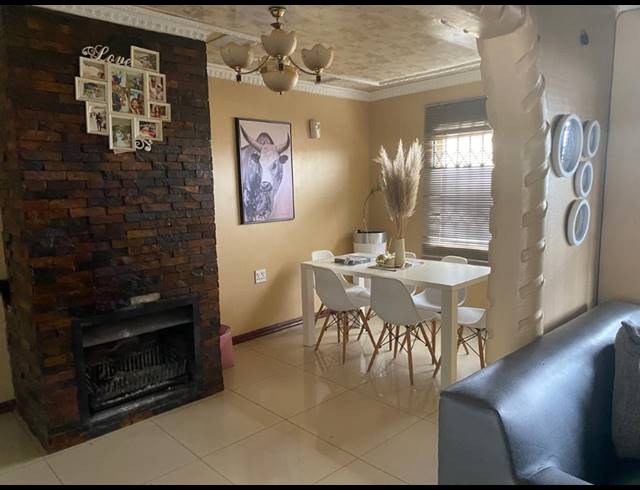 2 BEDROOM HOUSE FOR SALE IN TSAKANE